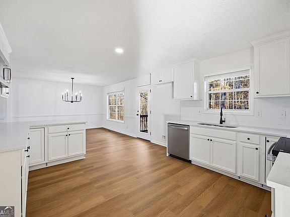 2nd image of 793 New Hope Rd