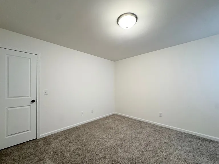 612 Columbus Cir — Photo 18