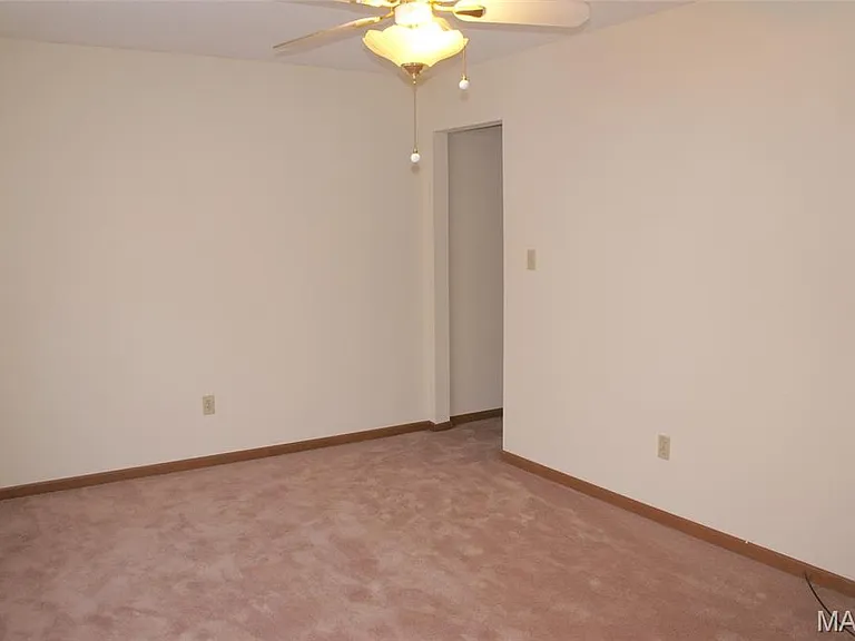 1420 Royal Oak Ct — Photo 14