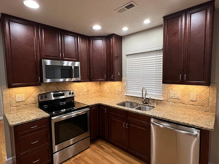 6893 Fenwick Dr — Photo 6