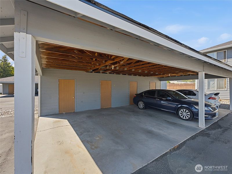 4th image of 1624 Cross Street #1