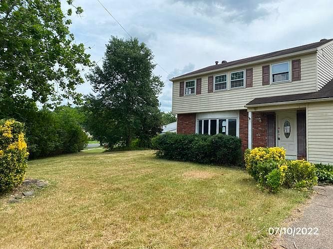 1st image of 1645 Forest Dr