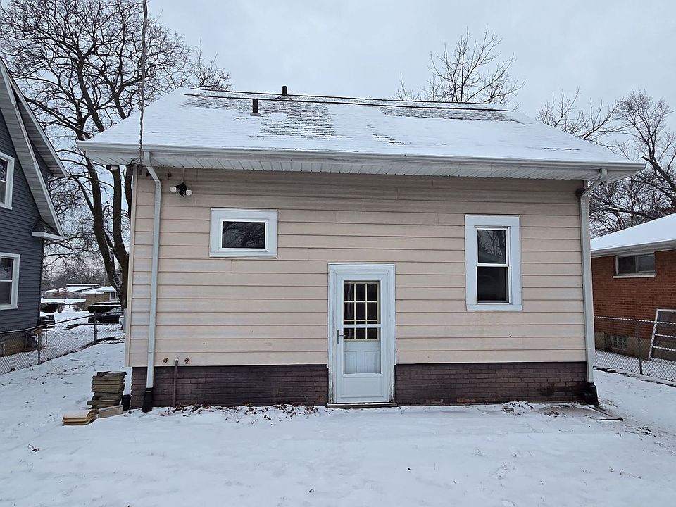 2nd image of 2108 Lloyd Ave