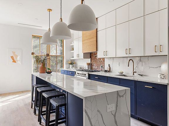 2nd image of 395 16th St #3
