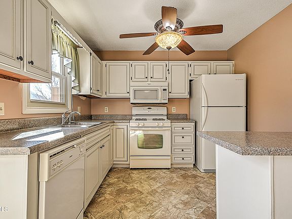 4th image of 1476 Highway 126 APT A1