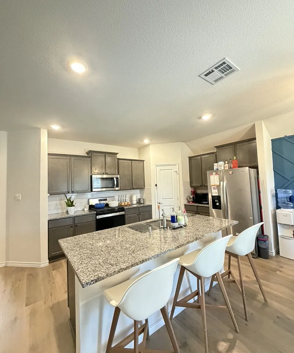4 bed, 1566 sqft, $2,500 — Photo 3