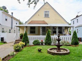 79-56 263rd St, Glen Oaks, NY 11004