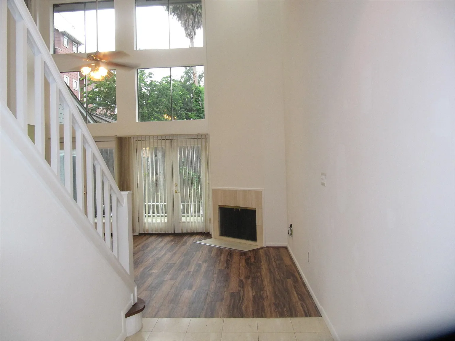 2 bed, 1.5 bath, 1431 sqft, $2,300 — Photo 2