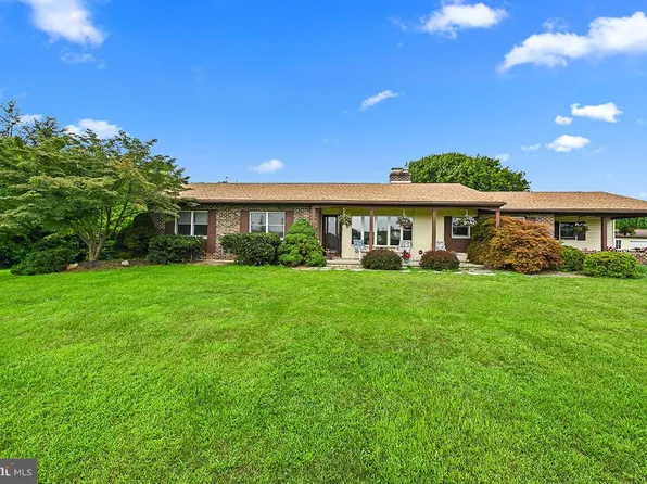 419 Adams Hotel Rd, Shoemakersville, PA 19555