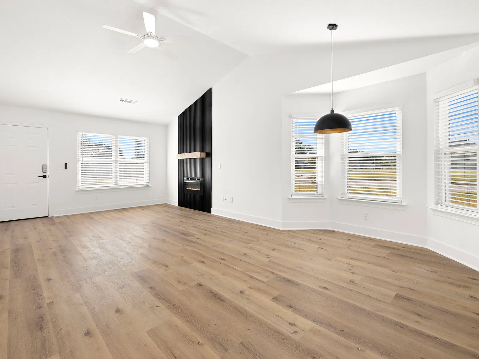 3 bed, 1030 sqft, $1,800 — Photo 2