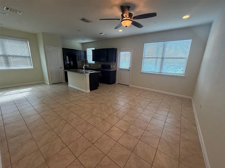 1001 Zodiac Ln #15 — Photo 3