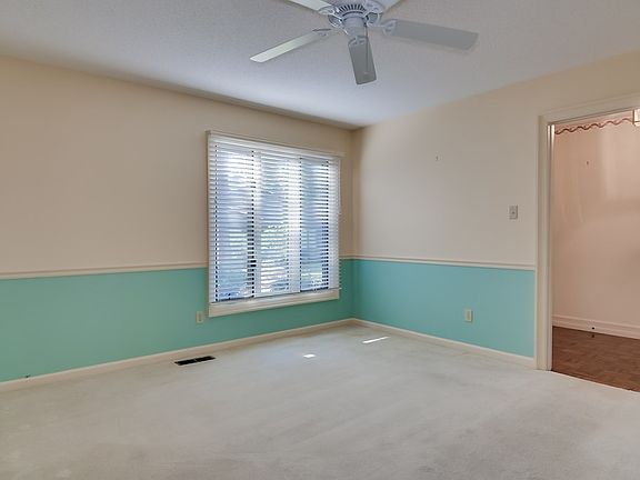 4th image of 6 Birkdale Ct E