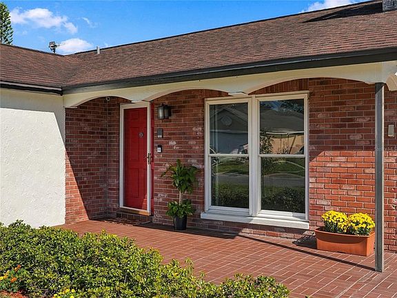 3rd image of 6743 LARCHMONT AVENUE
