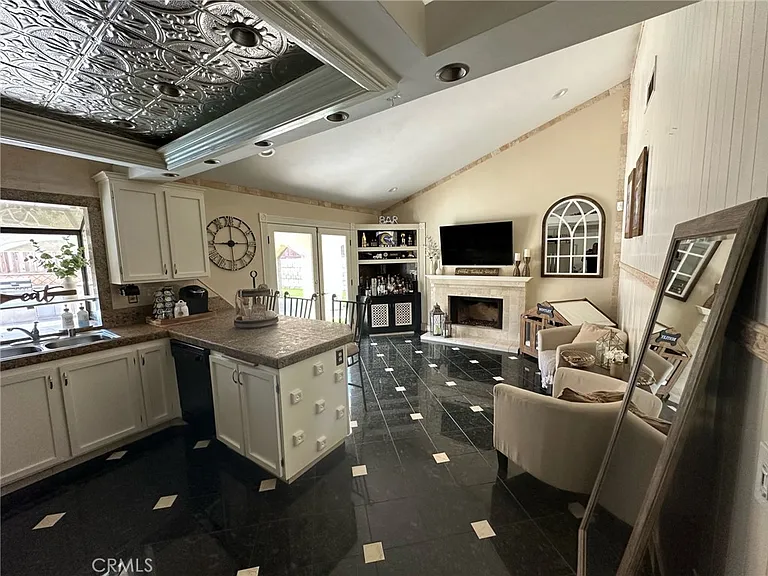 11296 Heathcliff Dr — Photo 3