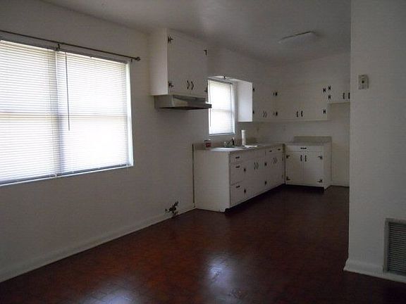 3rd image of 2200 Starling St