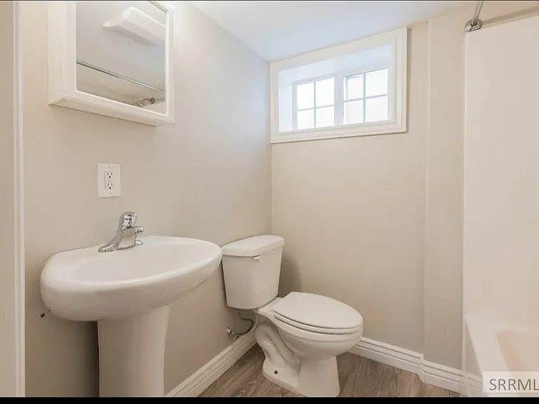 594 J St — Photo 15