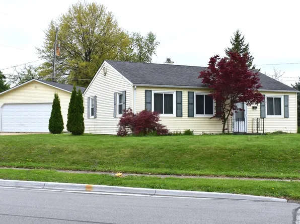 1102 39th St, Moline, IL 61265