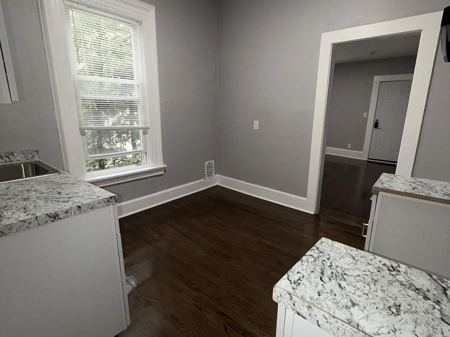 2 bed, 700 sqft, $1,800 — Photo 2