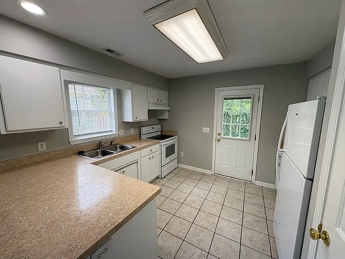 3713 Elizabeth Ave — Photo 4