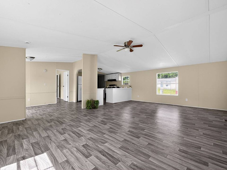 1st image of 200 Daisy Dr #200