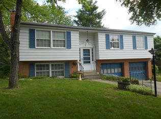 884 Kendale Rd S, Columbus, OH 43220