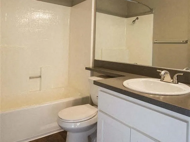 1099 Capitol Dr. — Photo 14