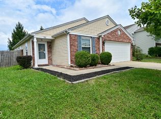 916 Bentgrass Dr, Greenwood, IN 46143