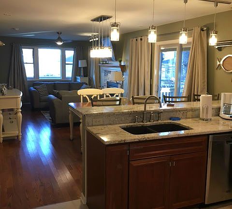 Kitchen Breakfast Bar