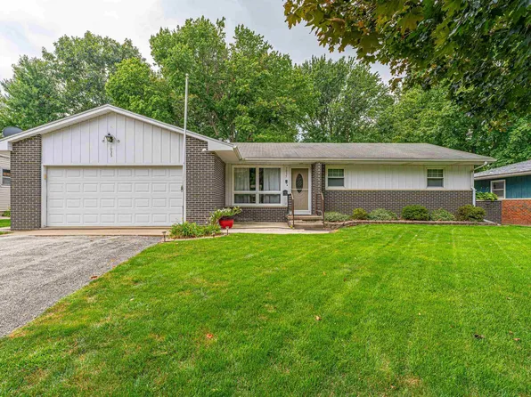 1035 N College St, Lincoln, IL 62656