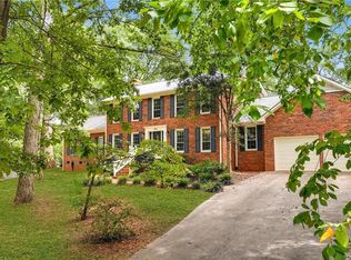 5985 Woodfield Dr, Kernersville, NC 27284