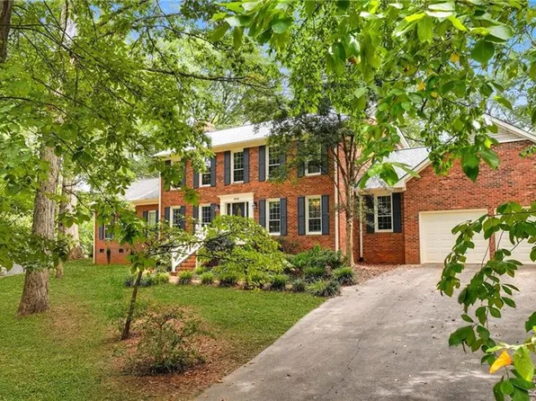 5985 Woodfield Dr, Kernersville, NC 27284