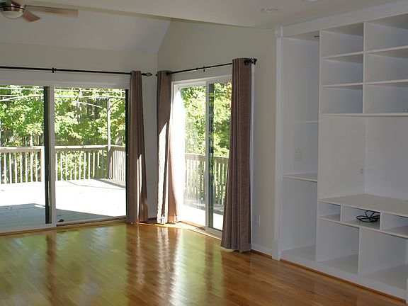 2nd image of 1010 Eastshore Cir