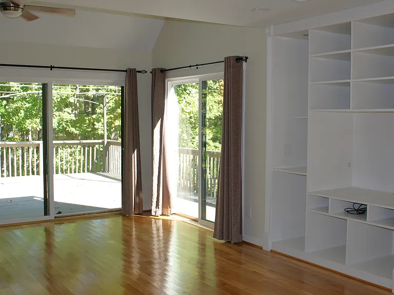 1010 Eastshore Cir — Photo 2