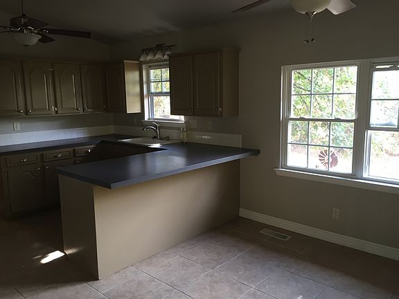 4th image of 10 Gilcrux Ln