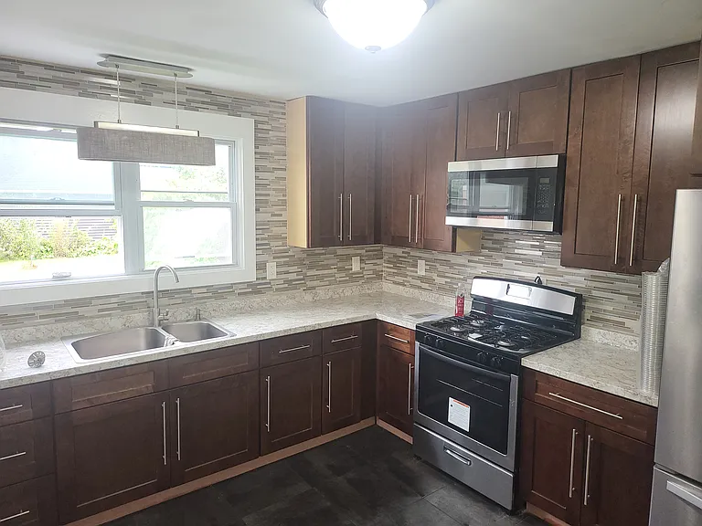 18 Whitfield Ave — Photo 5