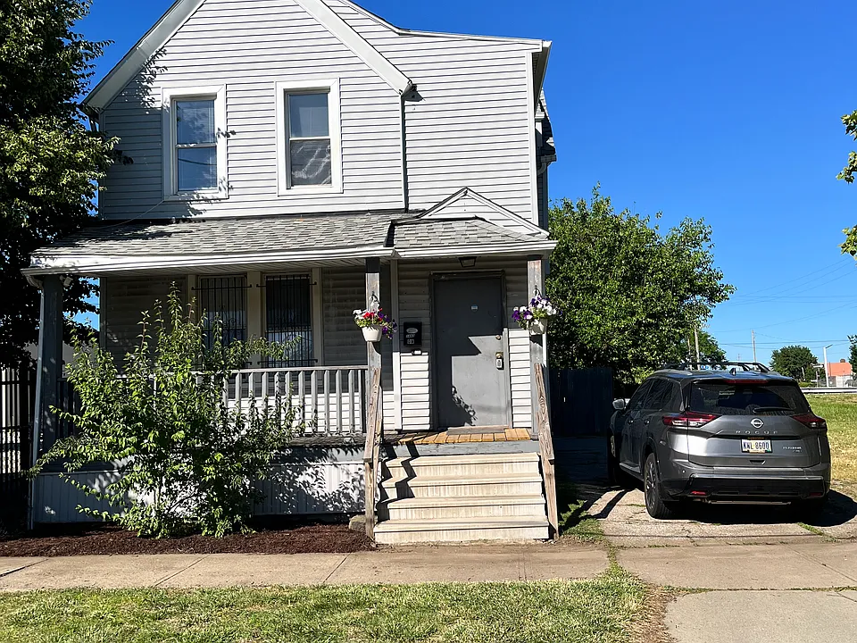 1443 E 25th St #DOWN