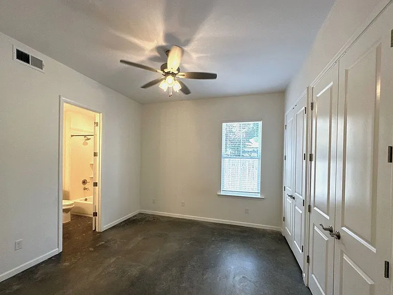 Overton Square Flat Now Available for lease @ 78 N. Rembert! — Photo 8
