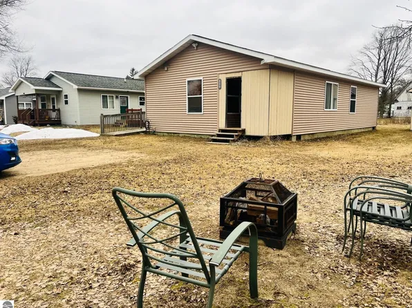 14594 Day Ave, Thompsonville, MI 49683