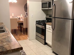 1154 Greensfield Dr, Naperville, IL 60563