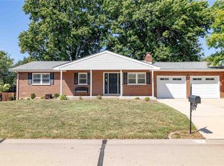 142 Corral Trl, Ballwin, MO 63011