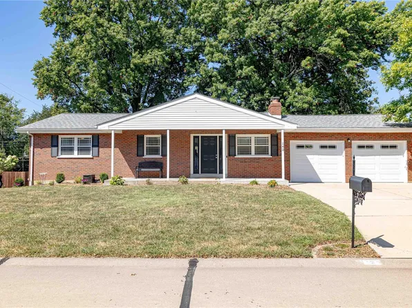 142 Corral Trl, Ballwin, MO 63011
