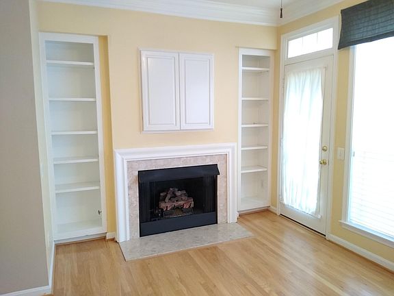2nd image of 1727 Kingsgate Ct