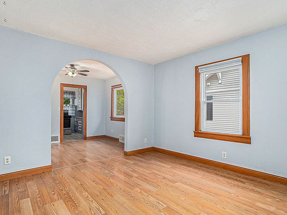 4th image of 336 Surby Ave