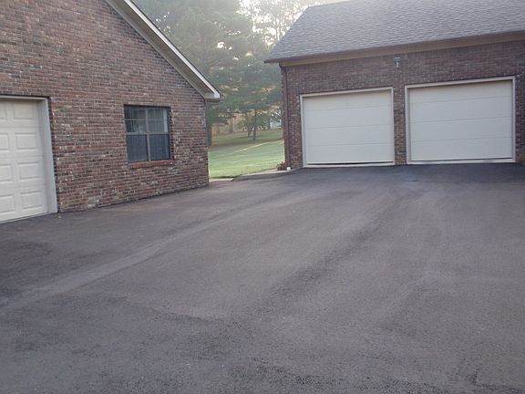 GARAGE & DRIVEWAY
