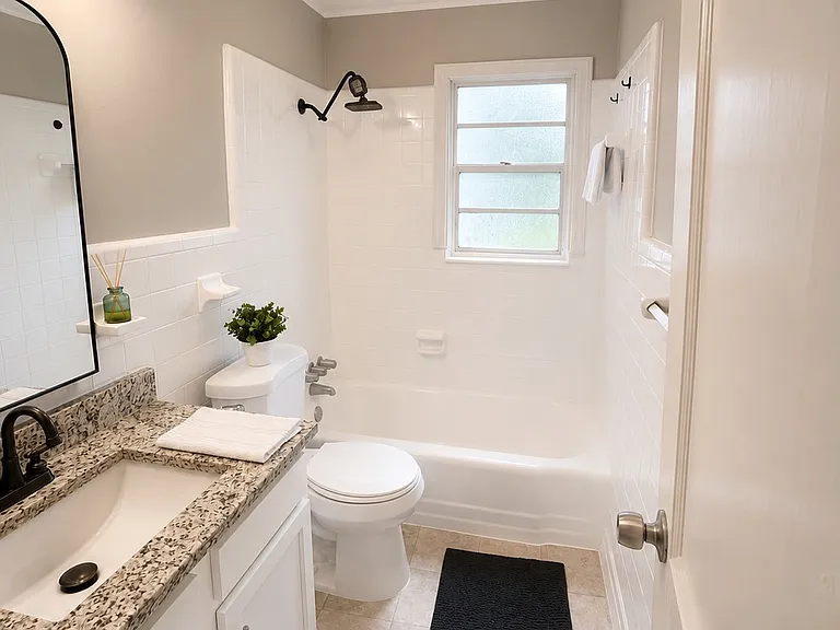 937 Saranac St — Photo 3