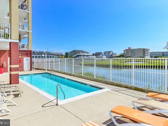 Bayfront Pool