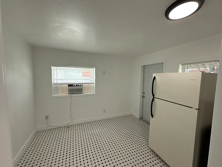 3705 SW 13th Ct #1 — Photo 5