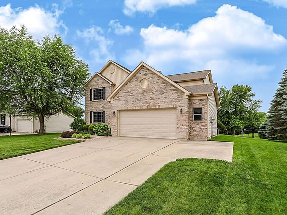 3rd image of 322 Wakefield Dr E
