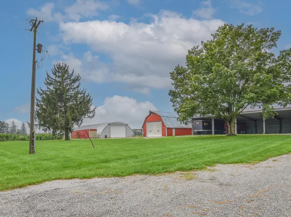 8820 S Lake Pleasant Rd, Hillsdale, MI 49242