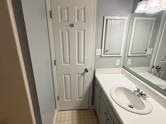 5th image of 410 W Townes Ct